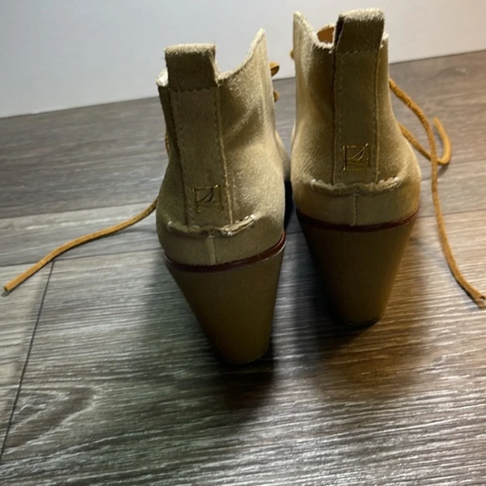 Sperry boots woman’s size 6 (a133)